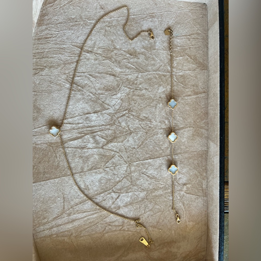 18 karat gold necklace and bracelet.